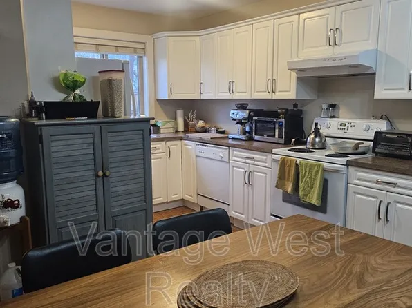 1495B Kloppenburg Rd, Kelowna, BC V1P 1N5