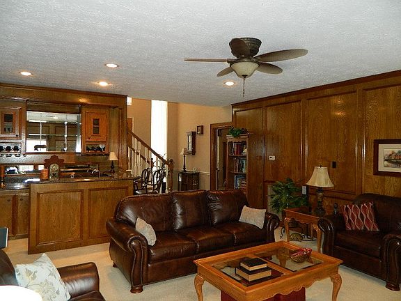 The family room as seen from the windows reveals a nice granite topped walk-in wet-bar. This room is set up nicely for entertaining family and friends.