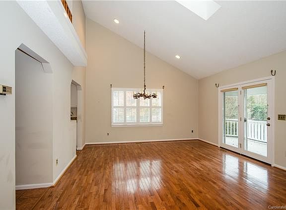 4th image of 5 Piedmont View Dr