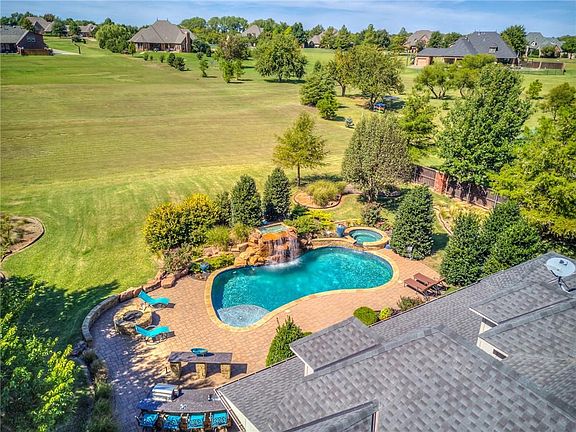 3rd image of 18011 Carlton Dr