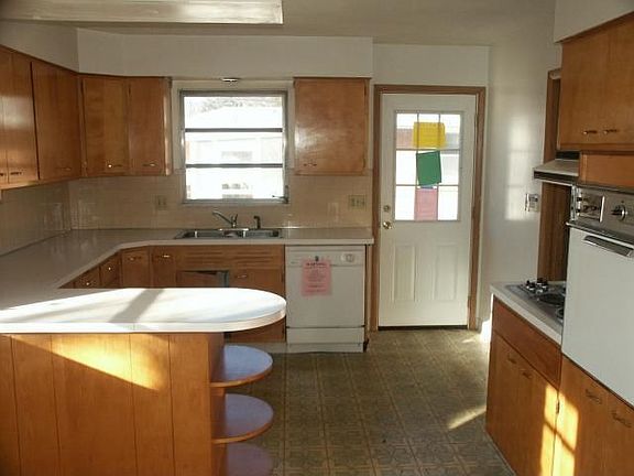 4th image of 1009 Marland Dr N