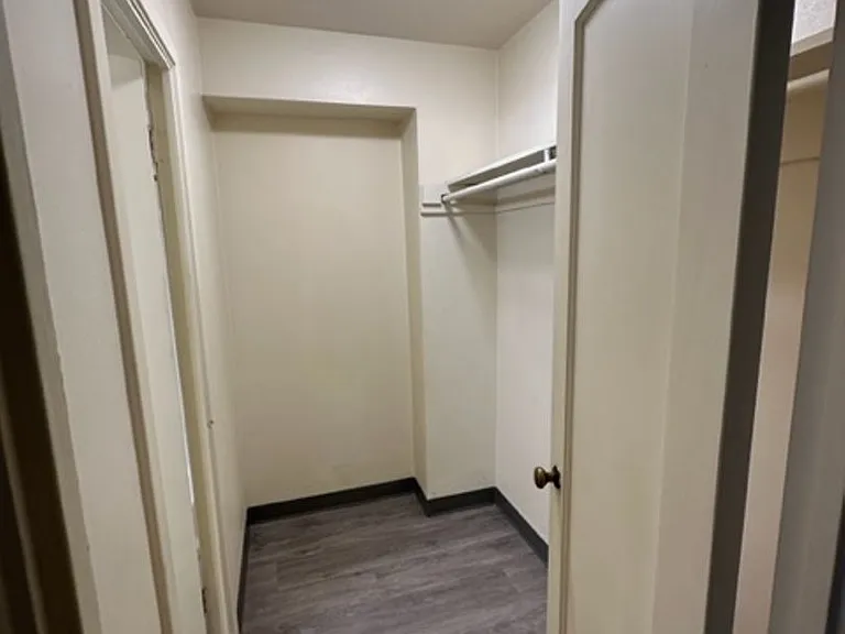 Eugene Manor Apartments — Photo 15