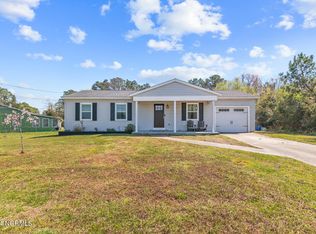 5 Crown Point Rd, Hubert, NC 28539