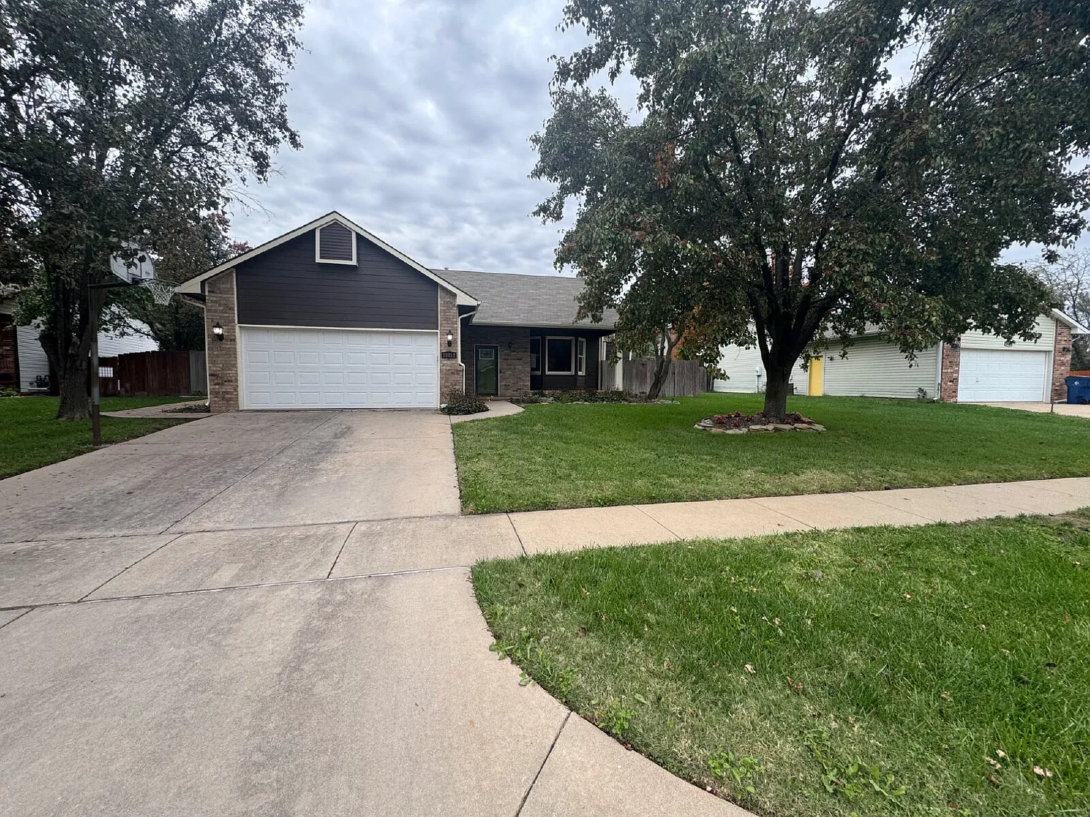 3 bed, 2.5 bath, 1950 sqft, $1,800 — Photo 3