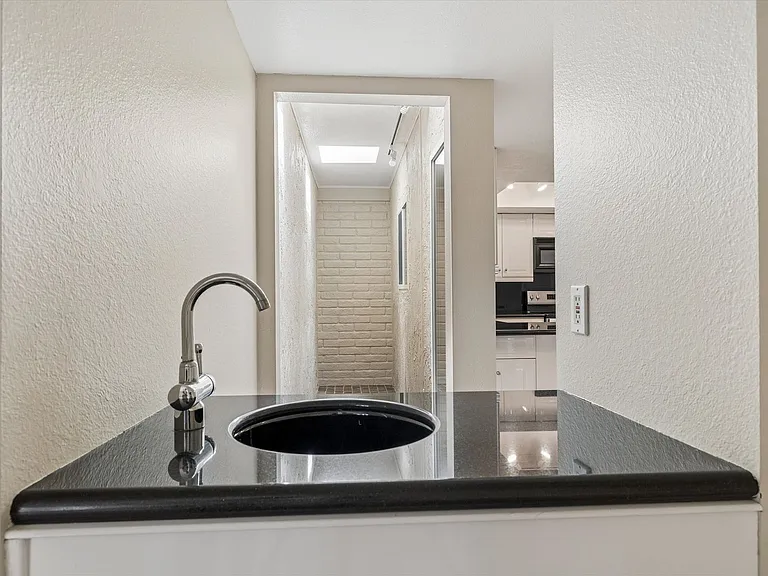 5208 N 78th Way — Photo 13