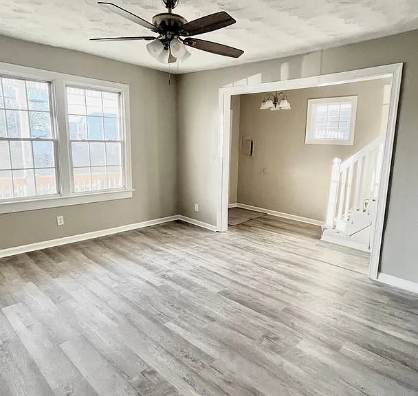 1812 Everett St — Photo 3