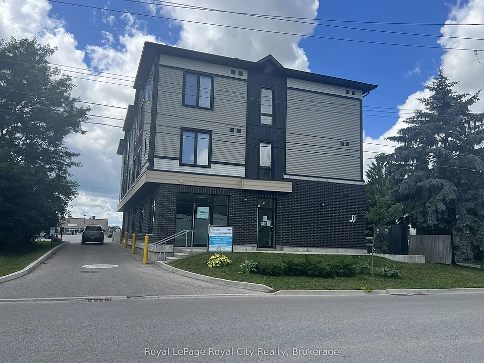 71 Victoria St #303