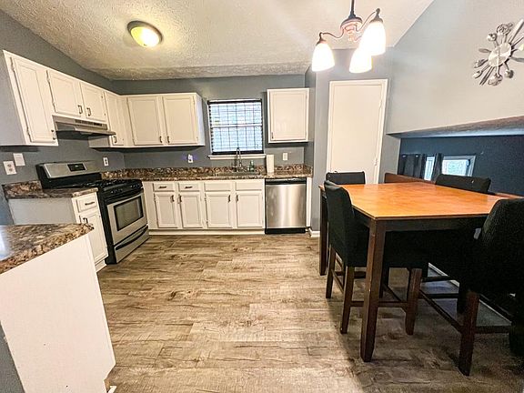 4th image of 3424 Earlhan Ct