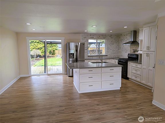 3rd image of 11823 150th Street Ct E