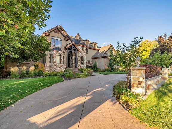 3rd image of 753 E Sierra View Dr