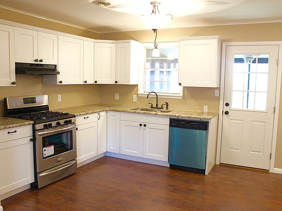 New granite and appliances