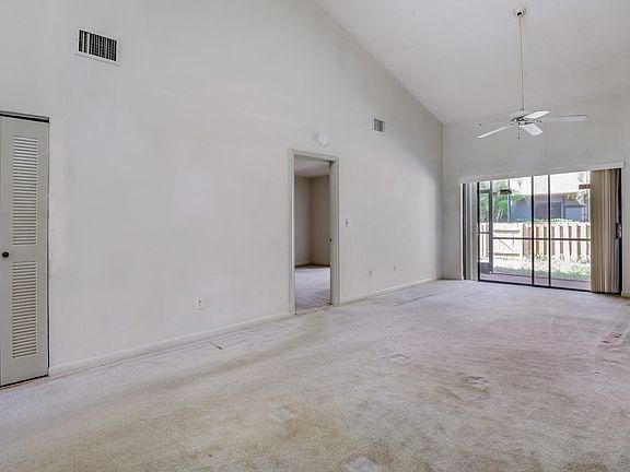 4th image of 1090 Parkside Green Dr APT C