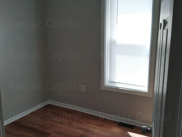 609 Henry St — Photo 11