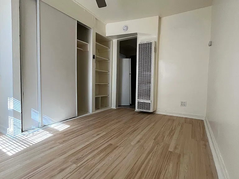 850 N Virginia Ct — Photo 3