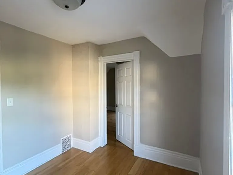 47 Trowbridge St NE — Photo 6