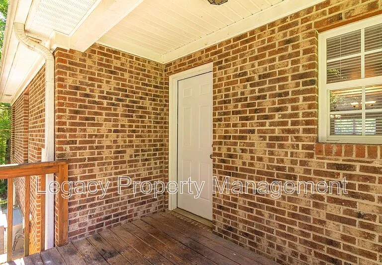 1352 Snow Ct — Photo 12