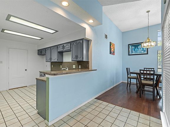4th image of 2613 Nova Dr