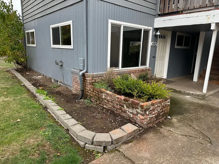 1582 Bogart Ln — Photo 17