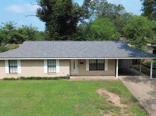 613 Golfcrest Dr, Longview, TX 75604