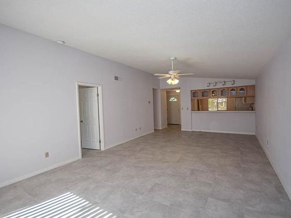 5th image of 758 Arthurs Ct