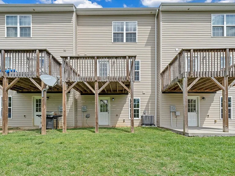 6837 Village Green Dr — Photo 21