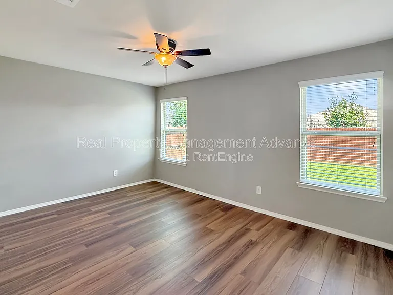 1305 Savannah Ridge Dr — Photo 10