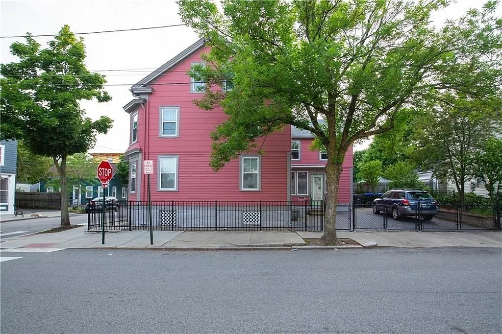 2 bed, 1.0 bath, 950 sqft, $1,950 — Photo 2