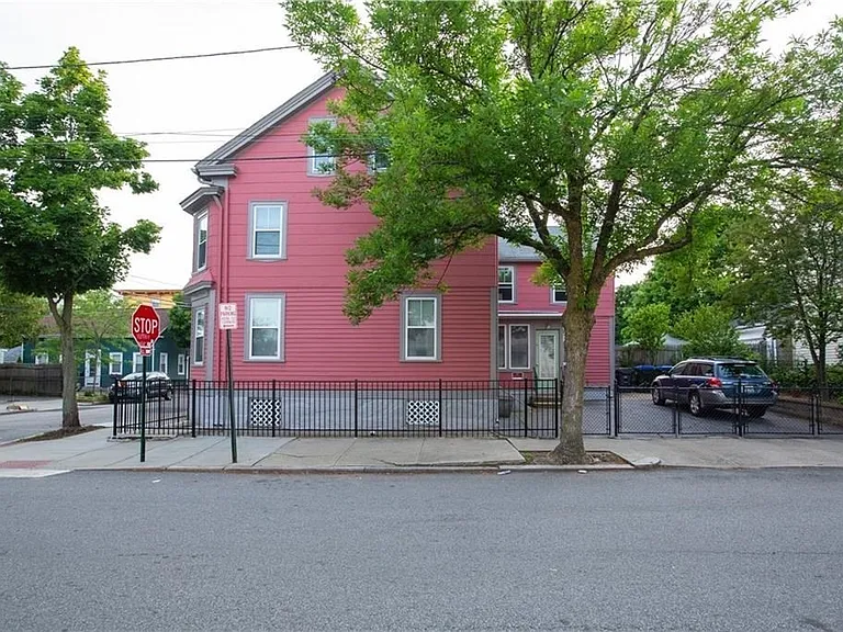 185 Carpenter St #2 — Photo 2