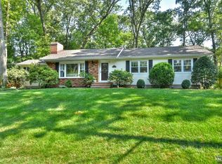 27 Beech Dr, Mahwah, NJ 07430