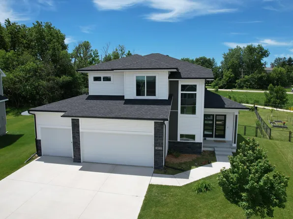5820 Allerton Dr, Ames, IA 50014