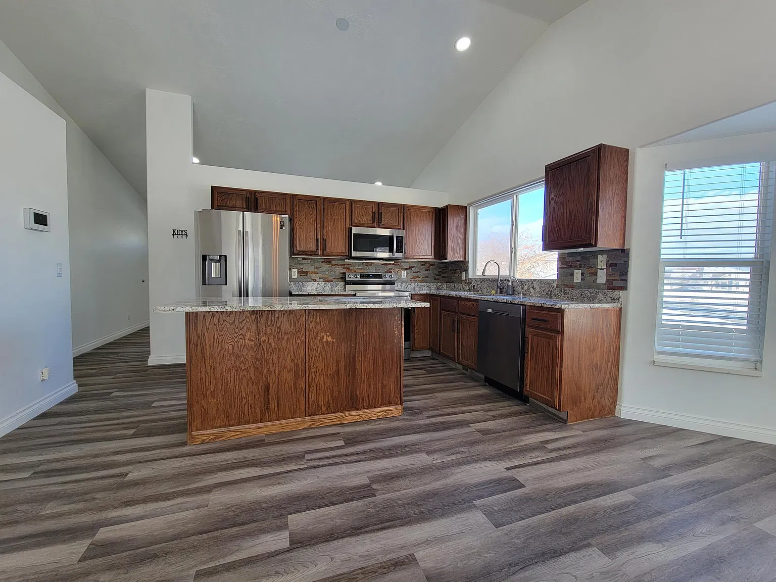 3 bed, 1400 sqft, $2,300 — Photo 2