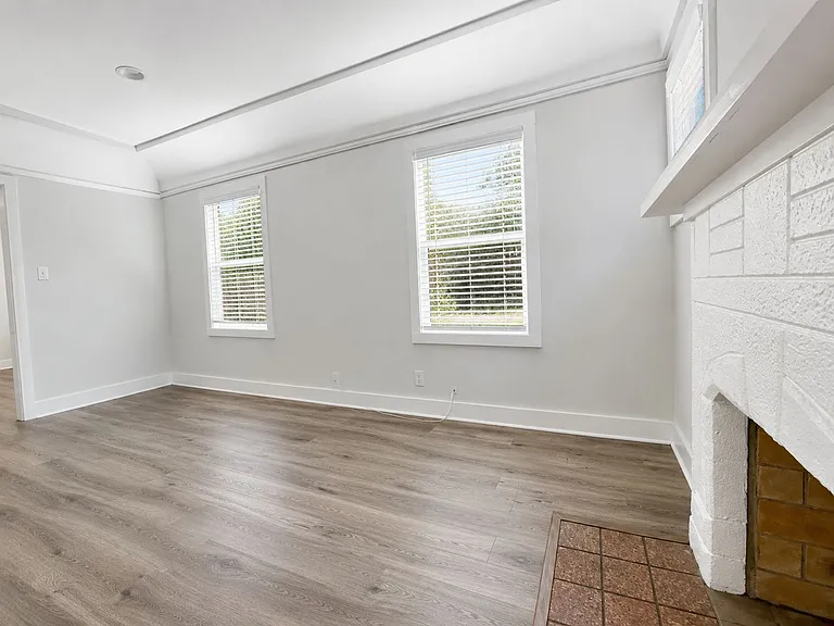 88 S Allen Ave — Photo 33