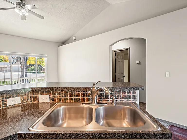 178 E Northridge Ct — Photo 15