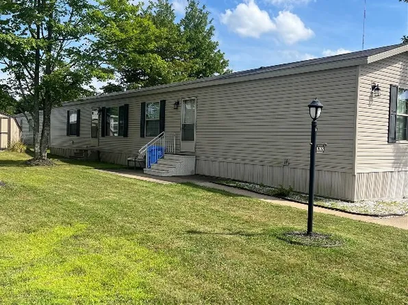 8205 Briercrest Dr, Erie, PA 16509