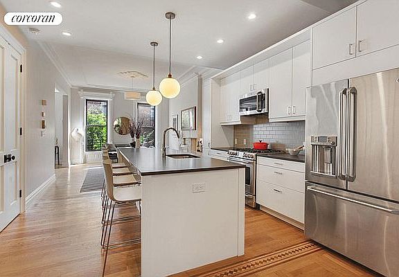 3rd image of 190 Saint Johns Pl #2