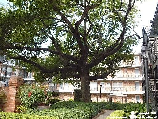 2nd image of 8401 N NEW BRAUNFELS AVE #202