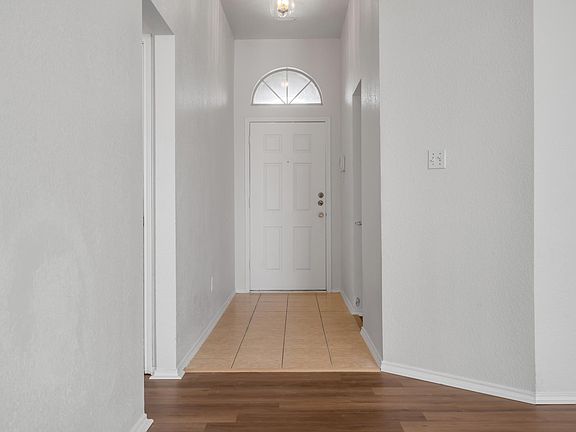 3rd image of 1914 Lennox Ln