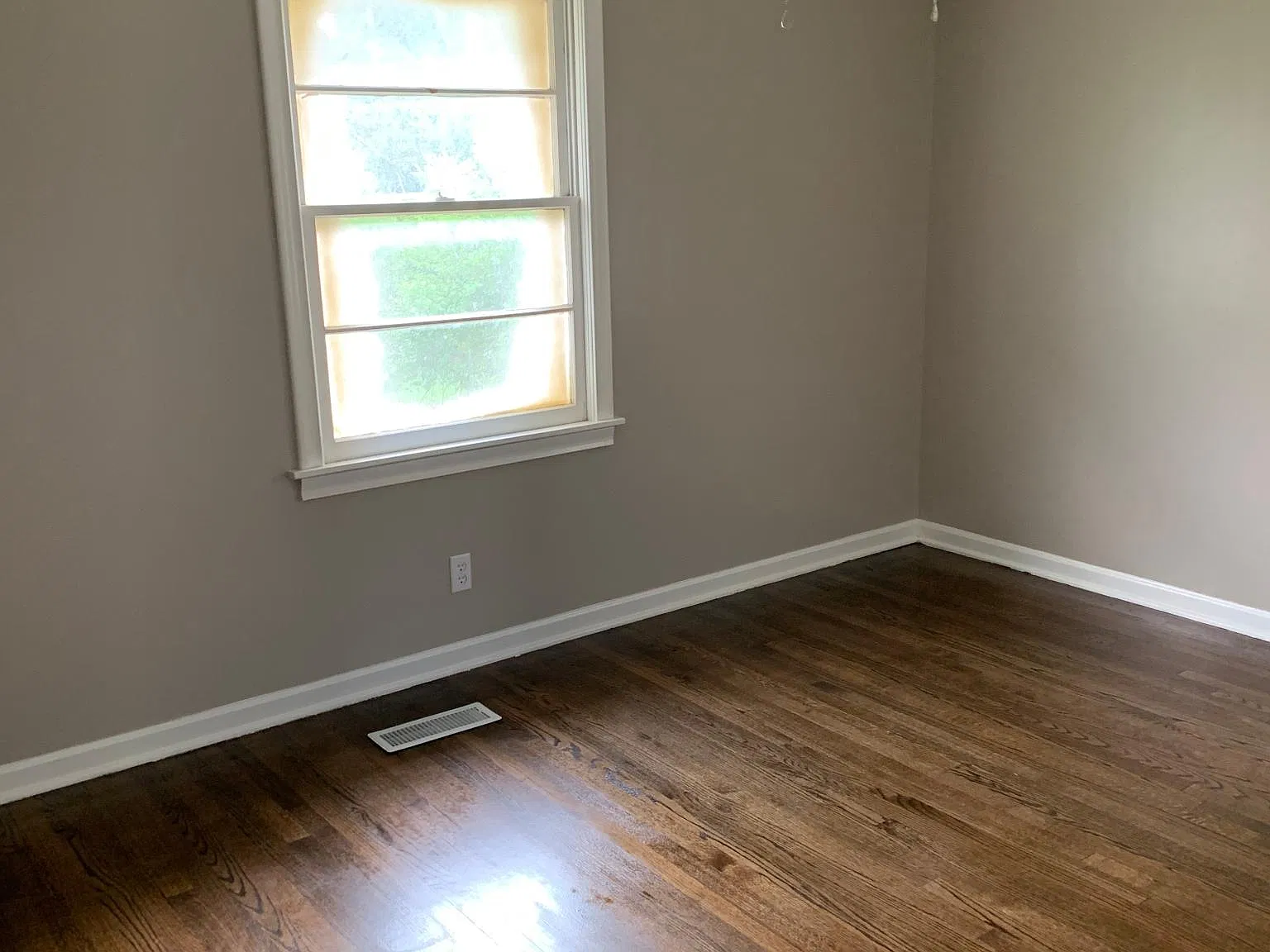 140 SE Rockwood Ave — Photo 3