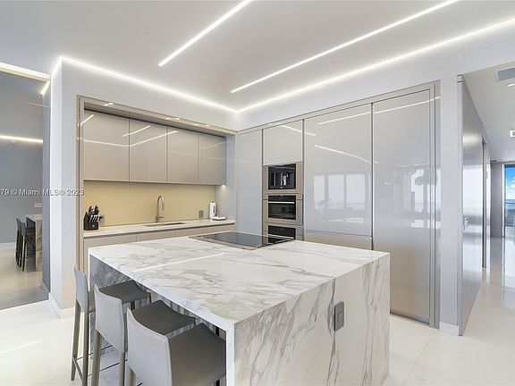 4th image of 18975 Collins Ave #3102