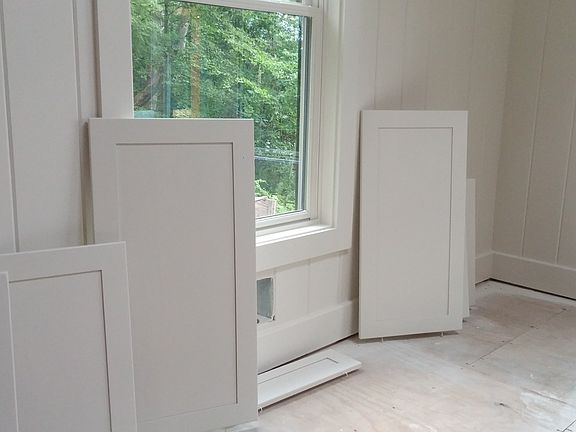 white shaker cabinets