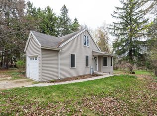 2096 Edgewater Dr, Grafton, WI 53024