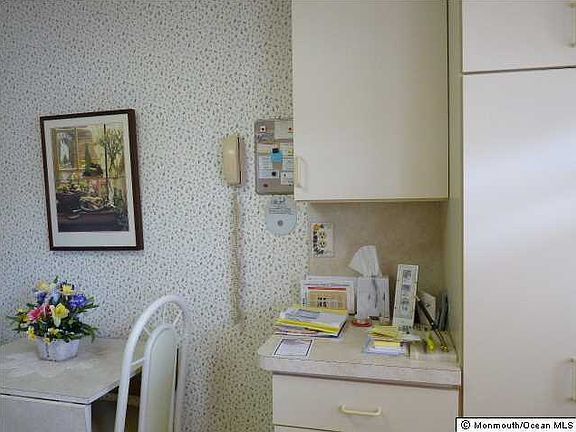 3rd image of 1158 Argyll Circle #B