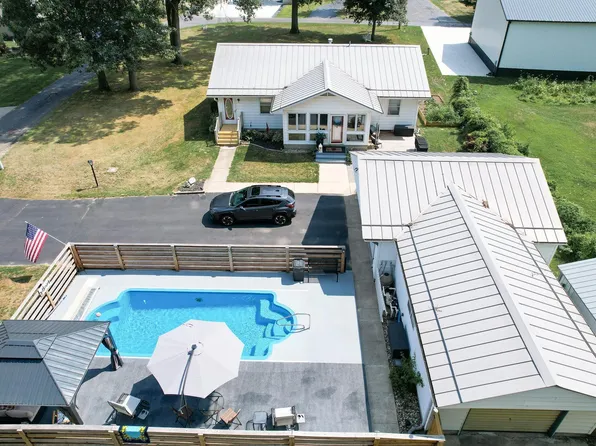 5767 E Cedar Point Ct, Monticello, IN 47960