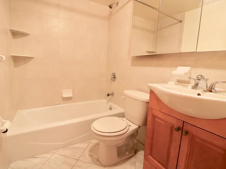 336 W 77th St #6 — Photo 10