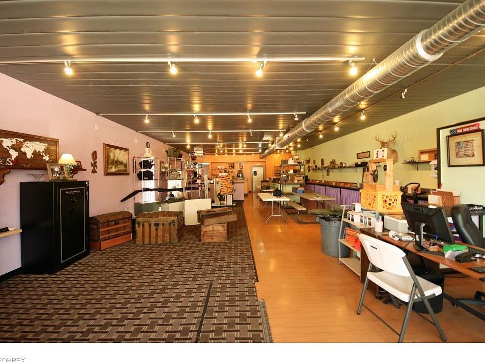 2nd image of 945 Main St