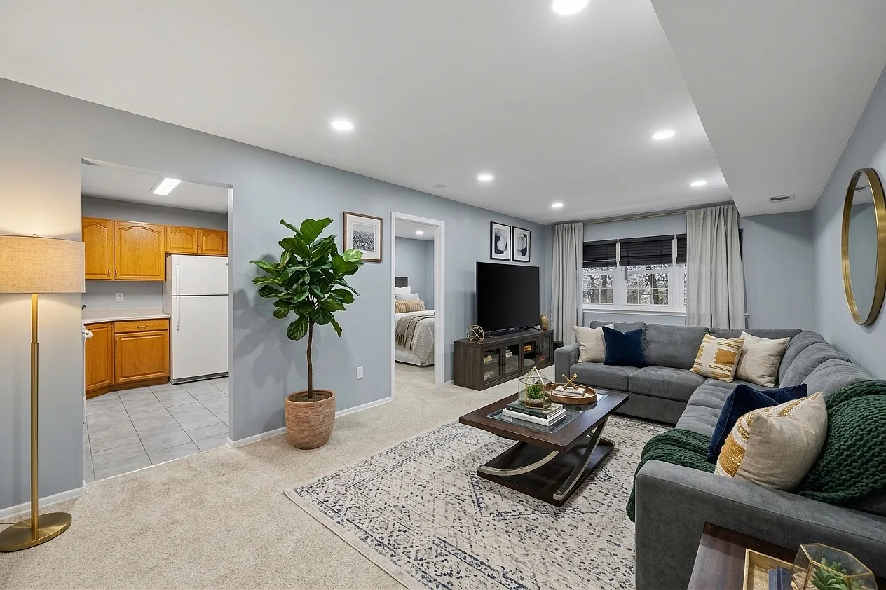 2 bed, 896 sqft, $2,300 — Photo 2