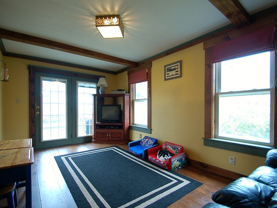 2nd image of 48 Logan St