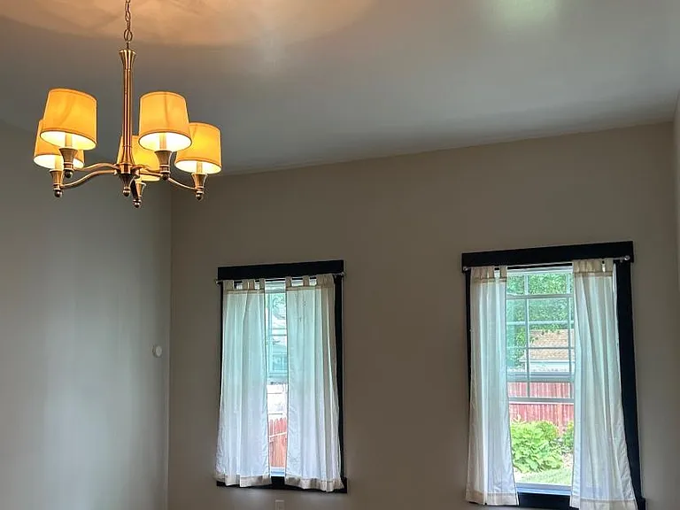 214 E Warren St — Photo 10