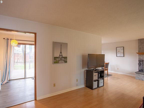 5th image of 10890 SW 83rd Ave