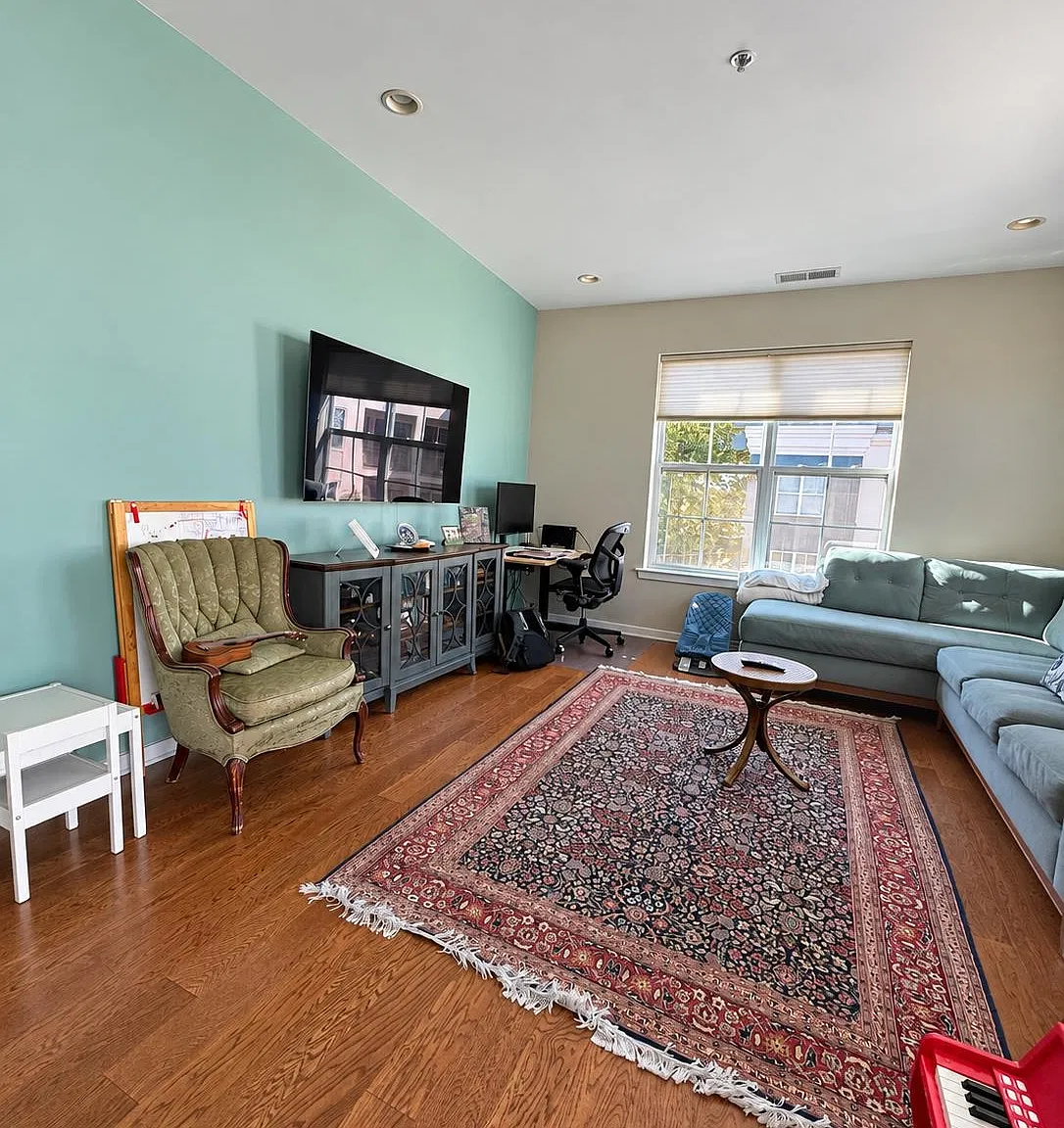 Crescent Court — Photo 2